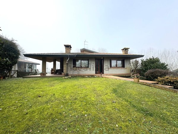 casa indipendente in vendita ad Ariano nel Polesine in zona Rivà