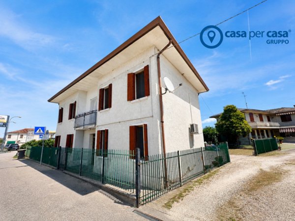 casa indipendente in vendita ad Ariano nel Polesine in zona Grillara