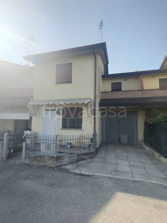 casa indipendente in vendita ad Ariano nel Polesine