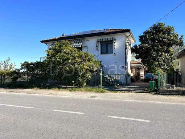 casa indipendente in vendita ad Ariano nel Polesine in zona Rivà