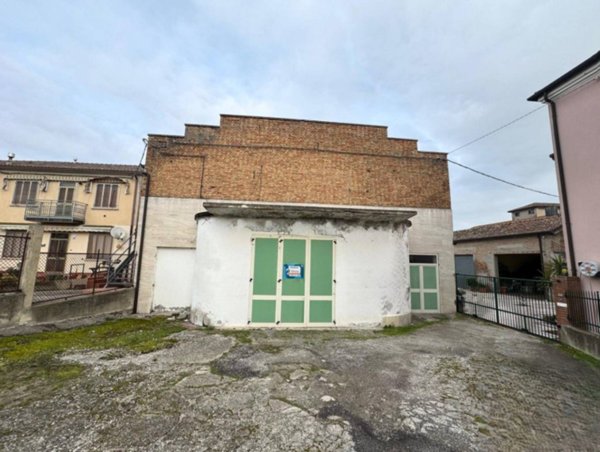 locale di sgombero in vendita ad Ariano nel Polesine