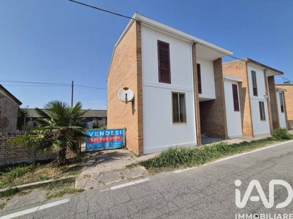 casa indipendente in vendita ad Ariano nel Polesine in zona Rivà