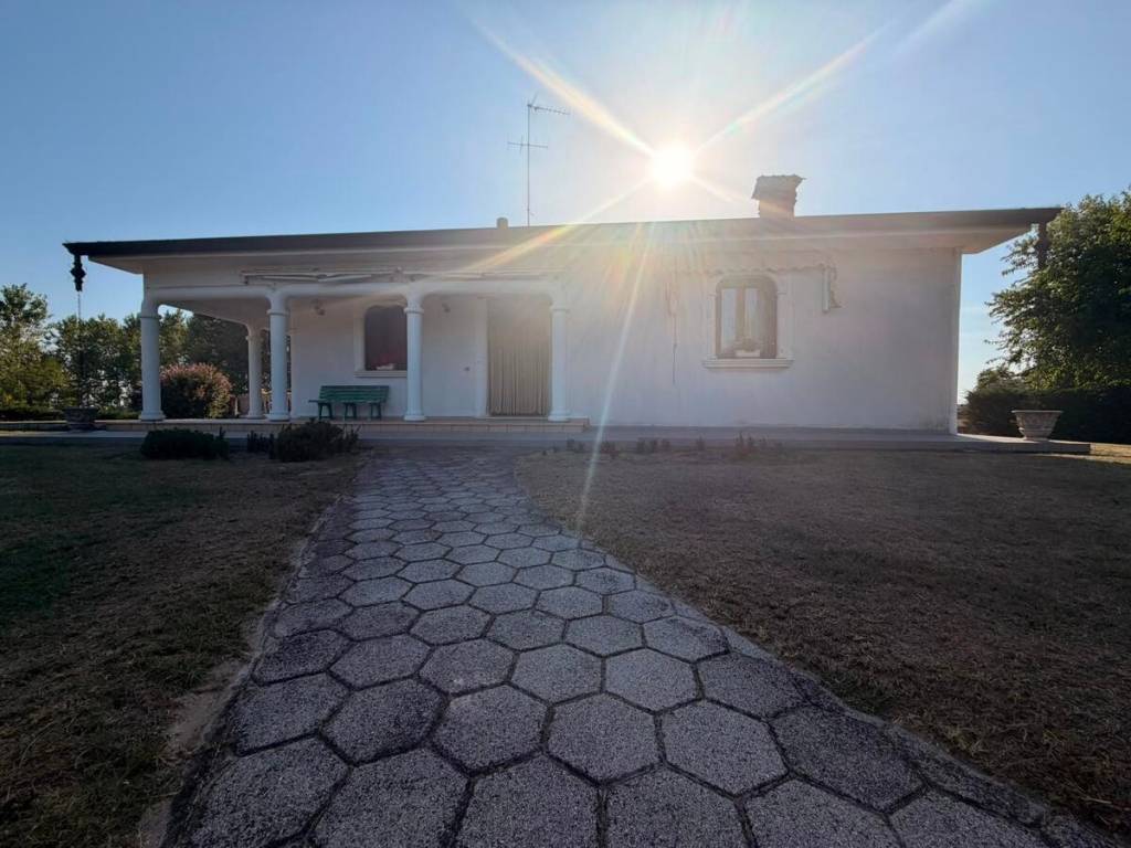 casa indipendente in vendita ad Ariano nel Polesine in zona Rivà