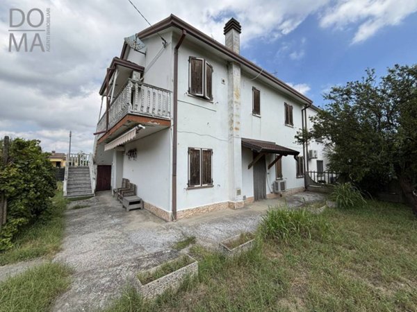 casa indipendente in vendita ad Ariano nel Polesine in zona Rivà