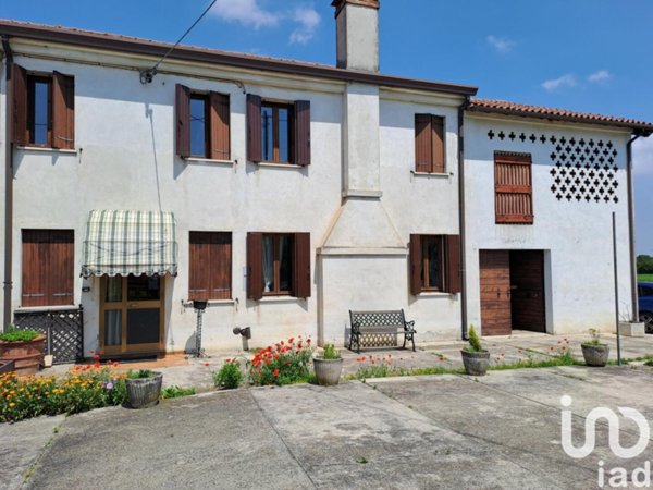 casa indipendente in vendita ad Arquà Polesine in zona Valmolin