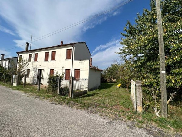 casa indipendente in vendita ad Arquà Polesine