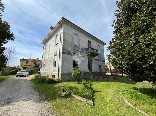 casa indipendente in vendita ad Arquà Polesine