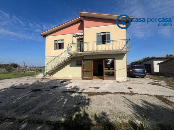 casa indipendente in vendita ad Arquà Polesine