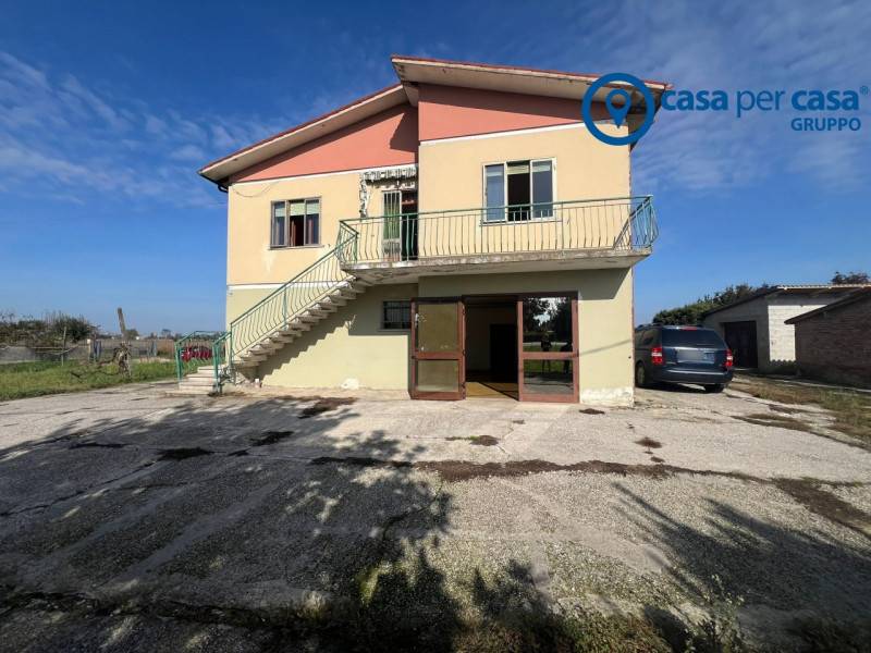 casa indipendente in vendita ad Arquà Polesine