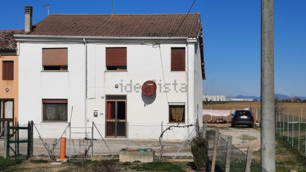 casa indipendente in vendita ad Arquà Polesine