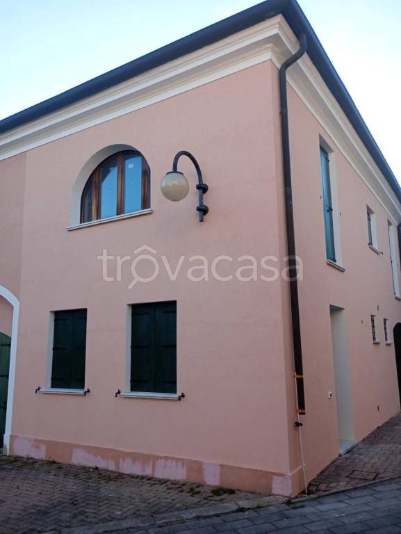 casa indipendente in vendita ad Arquà Polesine