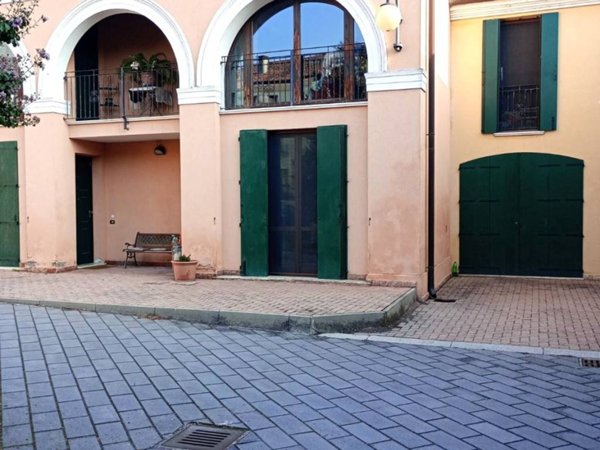 casa indipendente in vendita ad Arquà Polesine