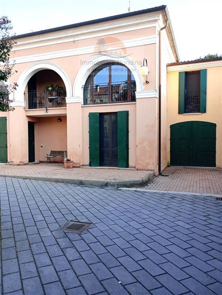 casa semindipendente in vendita ad Arquà Polesine