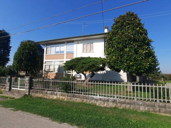 casa indipendente in vendita ad Arquà Polesine
