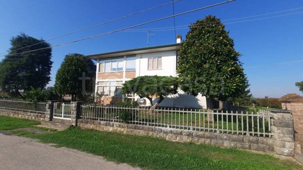 casa indipendente in vendita ad Arquà Polesine
