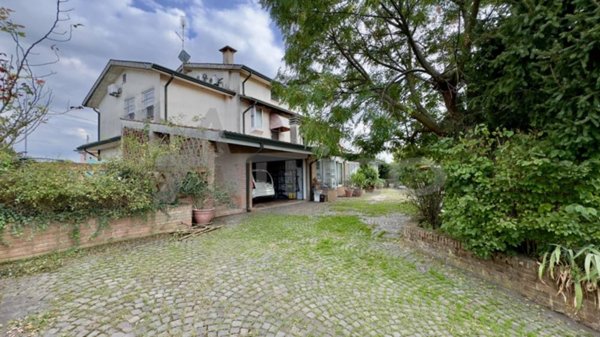 casa indipendente in vendita ad Arquà Polesine in zona Cornè