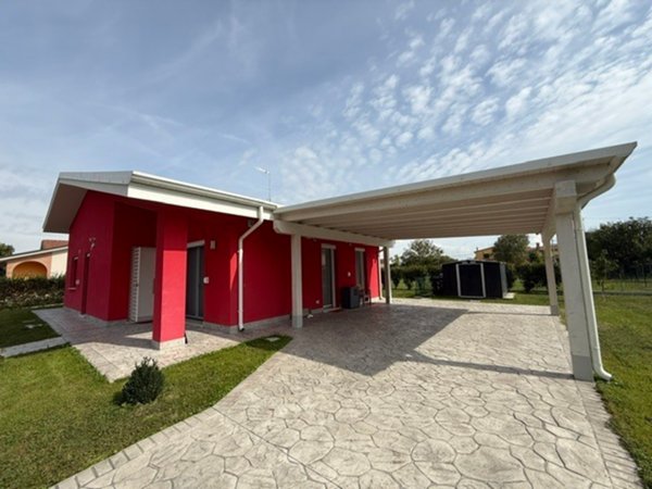 casa indipendente in vendita ad Arquà Polesine in zona Cornè