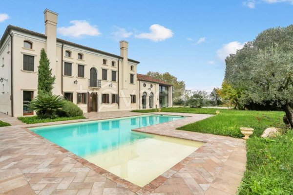 casa indipendente in vendita ad Arquà Polesine