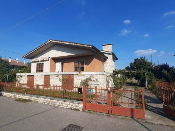 casa indipendente in vendita ad Arquà Polesine