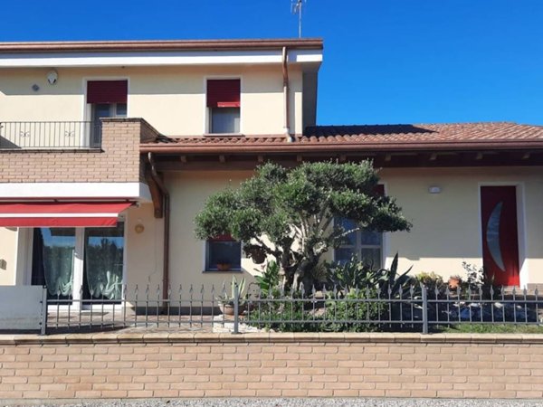 casa indipendente in vendita ad Arquà Polesine