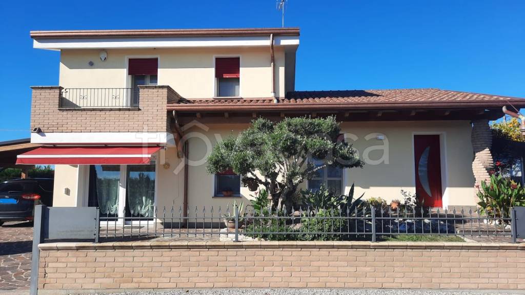 casa indipendente in vendita ad Arquà Polesine