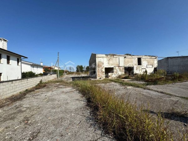 terreno edificabile in vendita ad Arquà Polesine in zona Granze