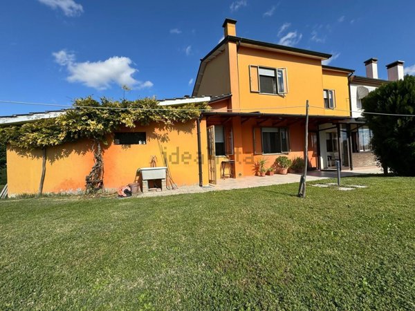 casa indipendente in vendita ad Arquà Polesine