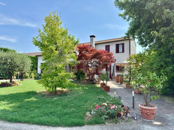 casa indipendente in vendita ad Arquà Polesine