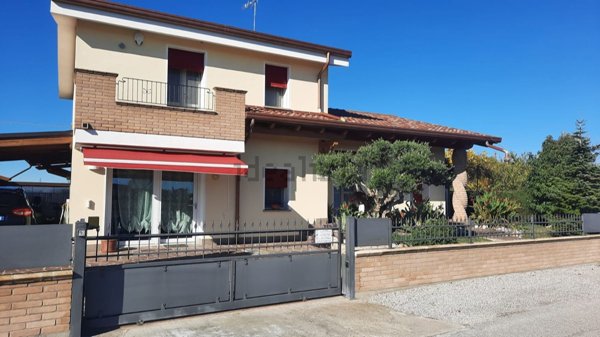 casa indipendente in vendita ad Arquà Polesine