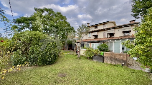 casa indipendente in vendita ad Arquà Polesine in zona Cornè