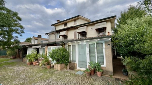 casa indipendente in vendita ad Arquà Polesine in zona Cornè