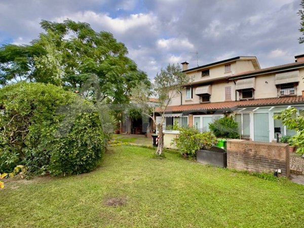 casa indipendente in vendita ad Arquà Polesine in zona Cornè