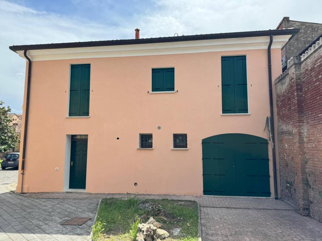 casa indipendente in vendita ad Arquà Polesine