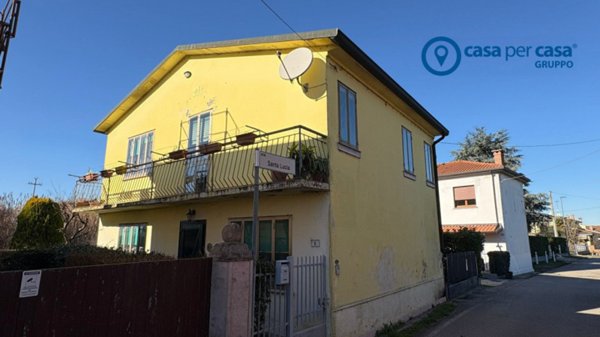 casa indipendente in vendita ad Arquà Polesine in zona Cornè