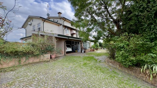 casa indipendente in vendita ad Arquà Polesine in zona Cornè