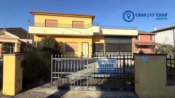 casa indipendente in vendita ad Arquà Polesine in zona Valmolin