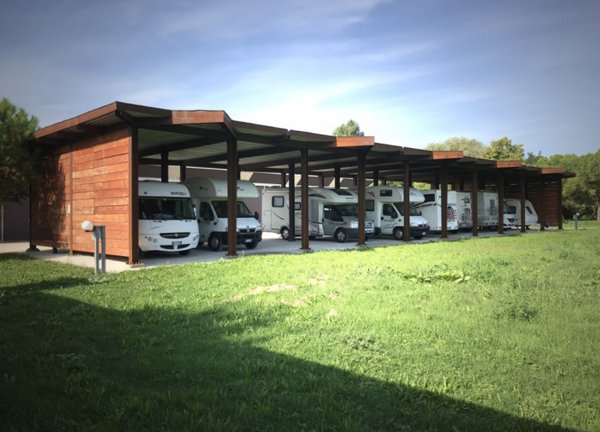negozio in vendita ad Arquà Polesine in zona Valmolin