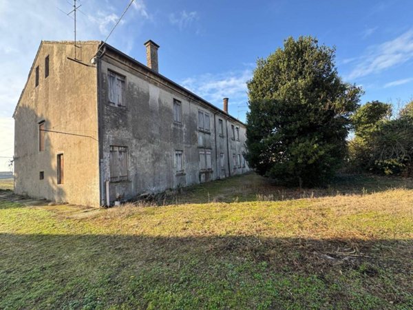 casa indipendente in vendita ad Arquà Polesine