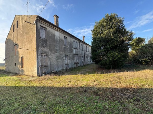 villa in vendita ad Arquà Polesine