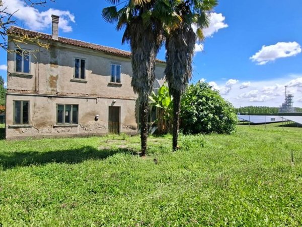 casa indipendente in vendita ad Arquà Polesine in zona Valmolin
