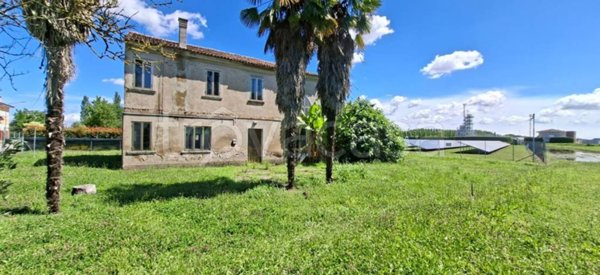 casa indipendente in vendita ad Arquà Polesine in zona Valmolin