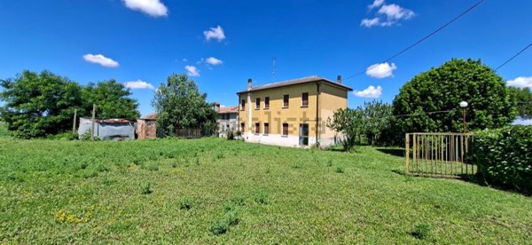 casa indipendente in vendita ad Arquà Polesine in zona Granze