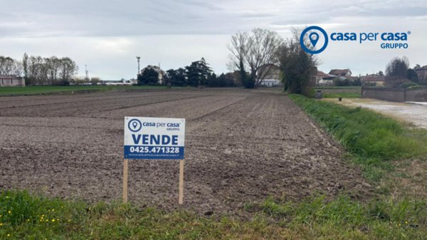 terreno in vendita ad Arquà Polesine in zona Valmolin