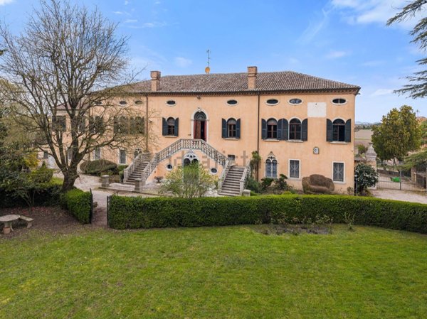 villa in vendita ad Arquà Polesine in zona Cornè