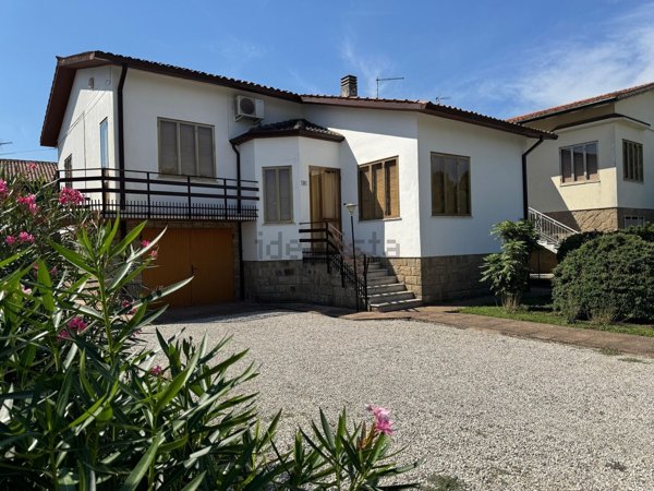 casa indipendente in vendita ad Arquà Polesine in zona Valmolin