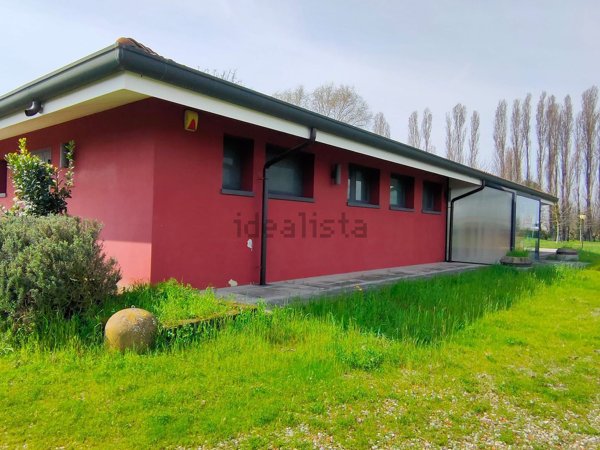 locale commerciale in vendita a Badia Polesine