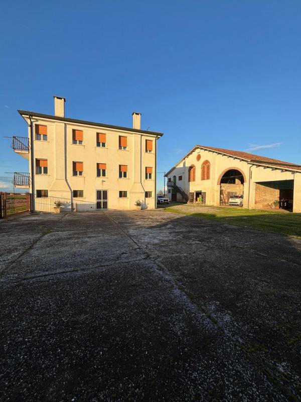 intera palazzina in vendita a Badia Polesine