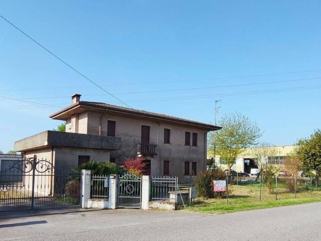 casa indipendente in vendita a Badia Polesine