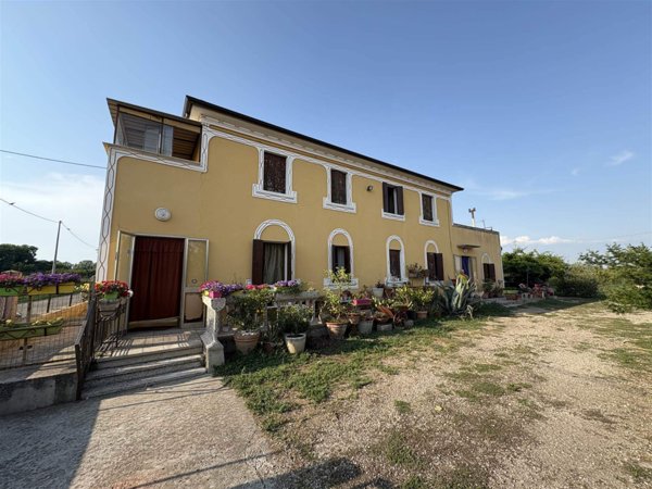 casa indipendente in vendita a Badia Polesine in zona Villa d'Adige