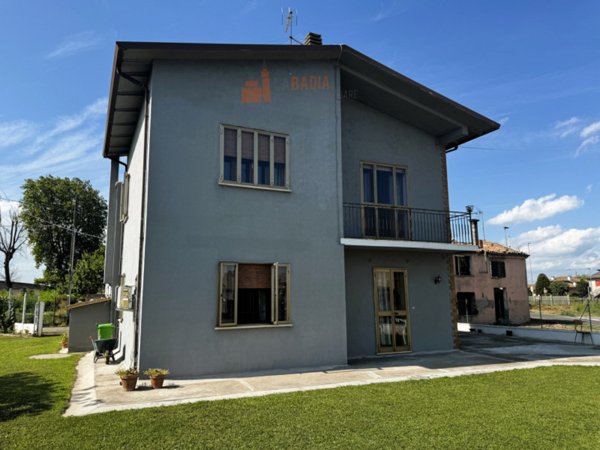 casa indipendente in vendita a Badia Polesine in zona Villa d'Adige
